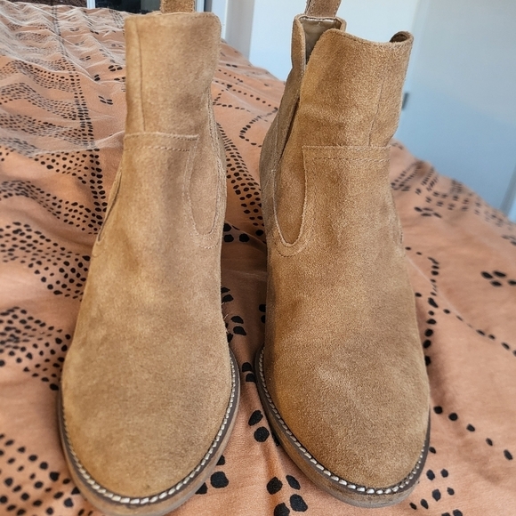 EUC Blondo Irving Waterproof Wedge Bootie Camel Tan Suede Size 8.5 - Picture 7 of 11